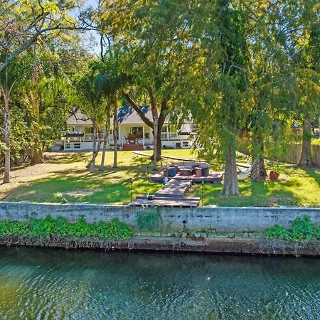 Hideout On The Hillsborough Is A Gorgeous Renovated 3Br Pet Friendly Home On The Hillsborough River Located In The North End Of Seminole Heights